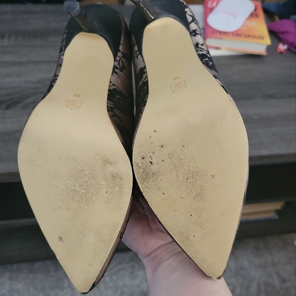 Lace Pumps - Picture 6 of 9